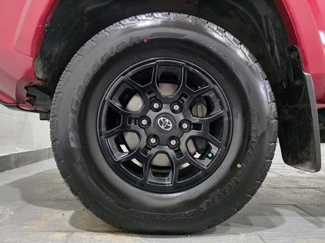 Used 2022 Toyota Tacoma SR5 w/ Technology Package image 22