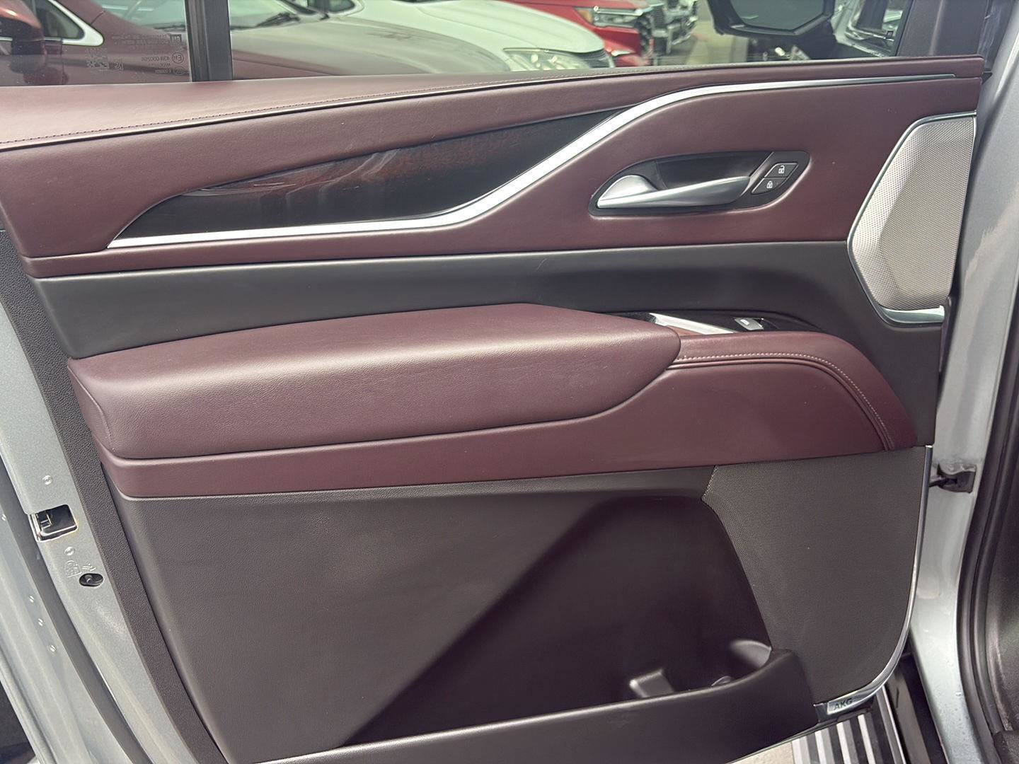 Used 2023 Cadillac Escalade ESV Premium Luxury Platinum AWD/4WD image 29