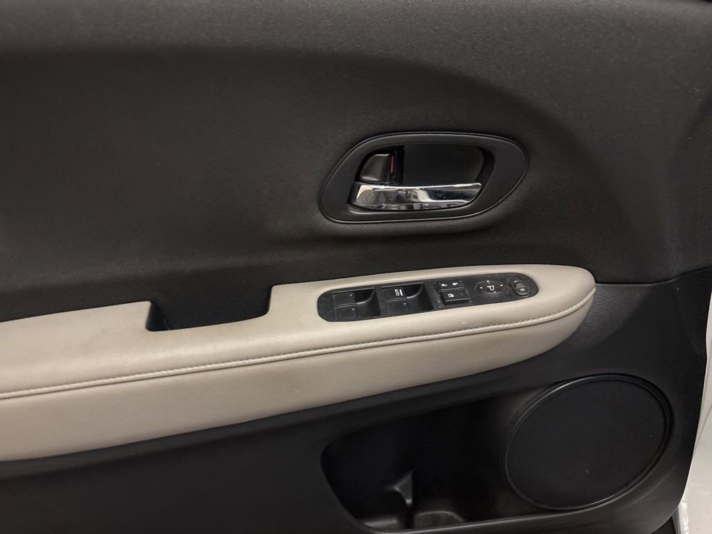 Used 2021 Honda HR-V LX image 9