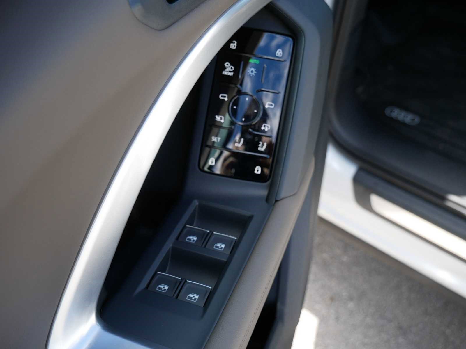 Certified 2025 Audi Q5 Premium Plus w/ Premium Plus image 8