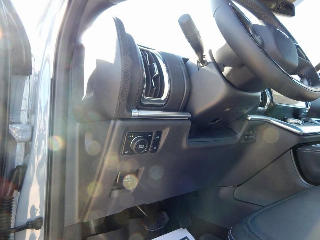 New 2025 Ford Expedition Max Platinum w/ Stealth Performance Package image 22