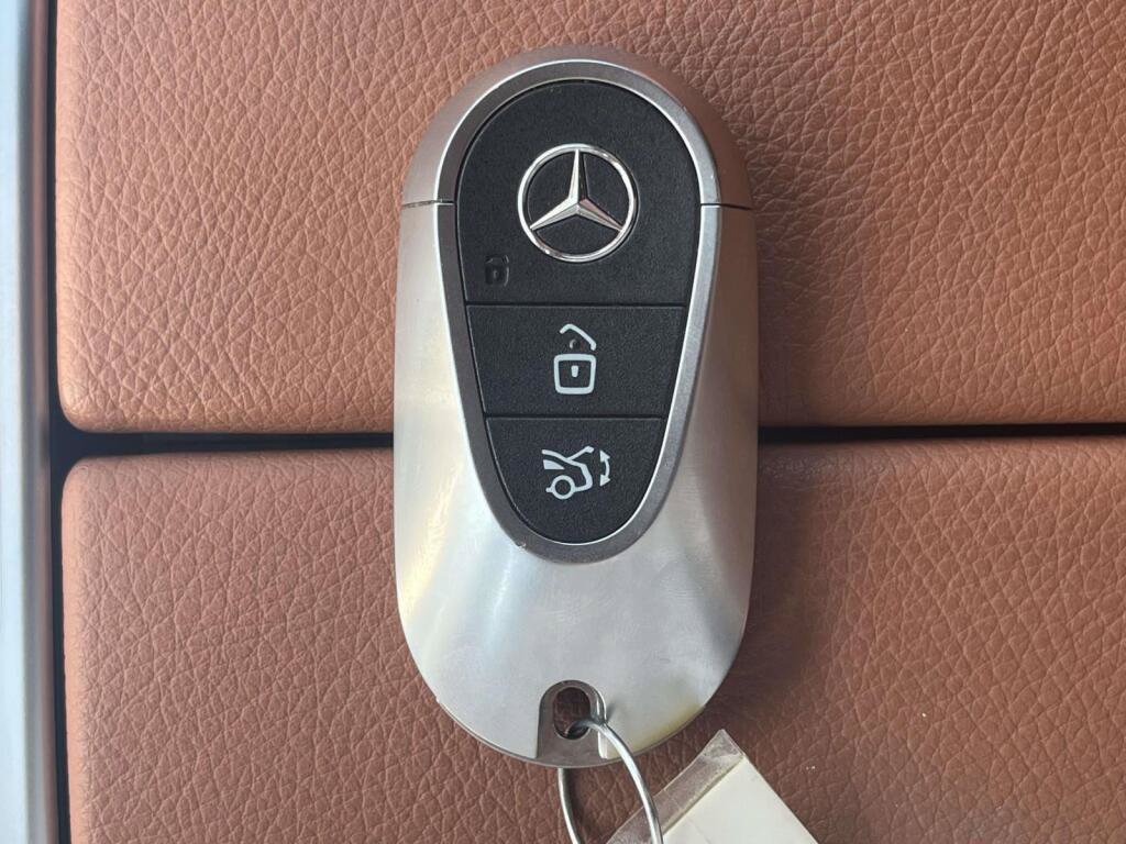 Certified 2023 Mercedes-Benz GLC 300 4MATIC image 4