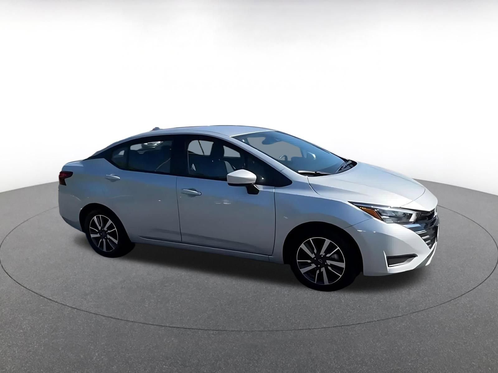 Used 2025 Nissan Versa SV FWD image 2