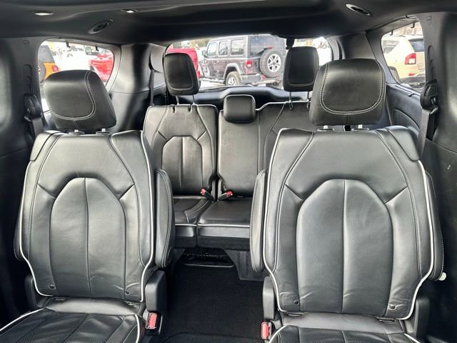 Used 2025 Chrysler Pacifica Limited FWD image 28