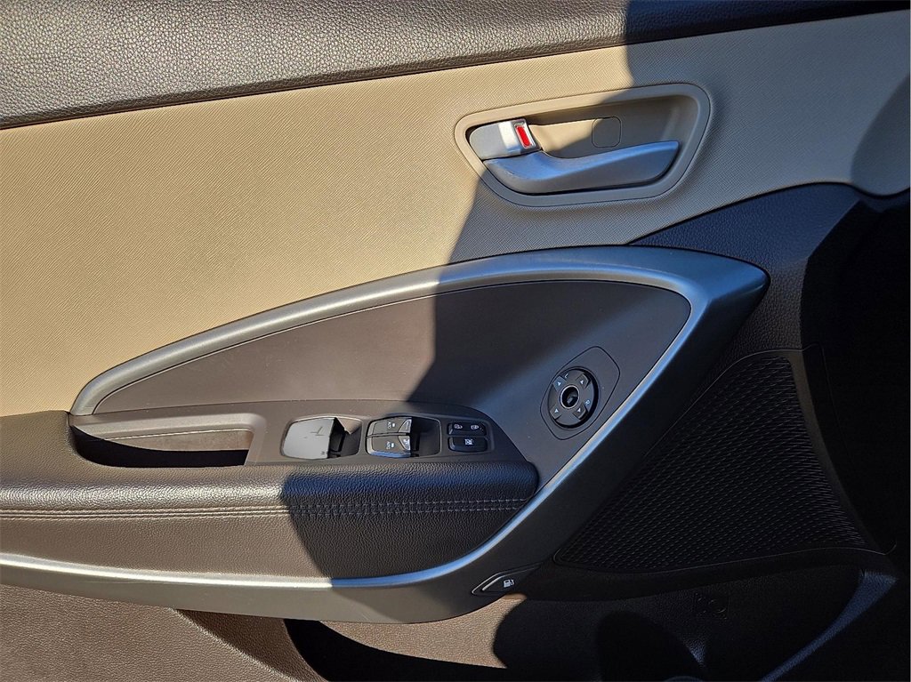 Used 2017 Hyundai Santa Fe SE w/ Cargo Package image 15