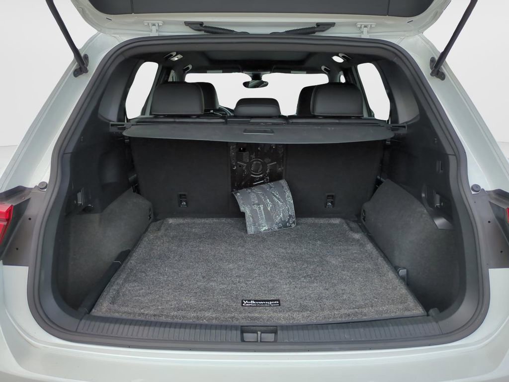 Used 2023 Volkswagen Tiguan SE R-Line AWD/4WD image 13