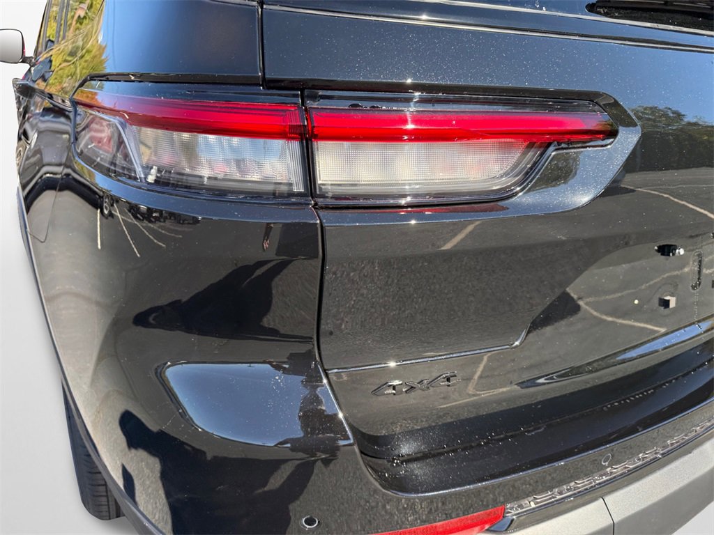New 2025 Jeep Grand Cherokee L Altitude image 18