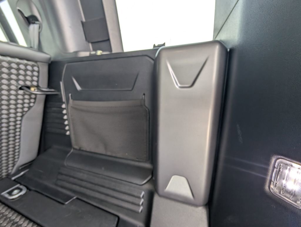 Used 2024 Land Rover Defender 110 S image 44
