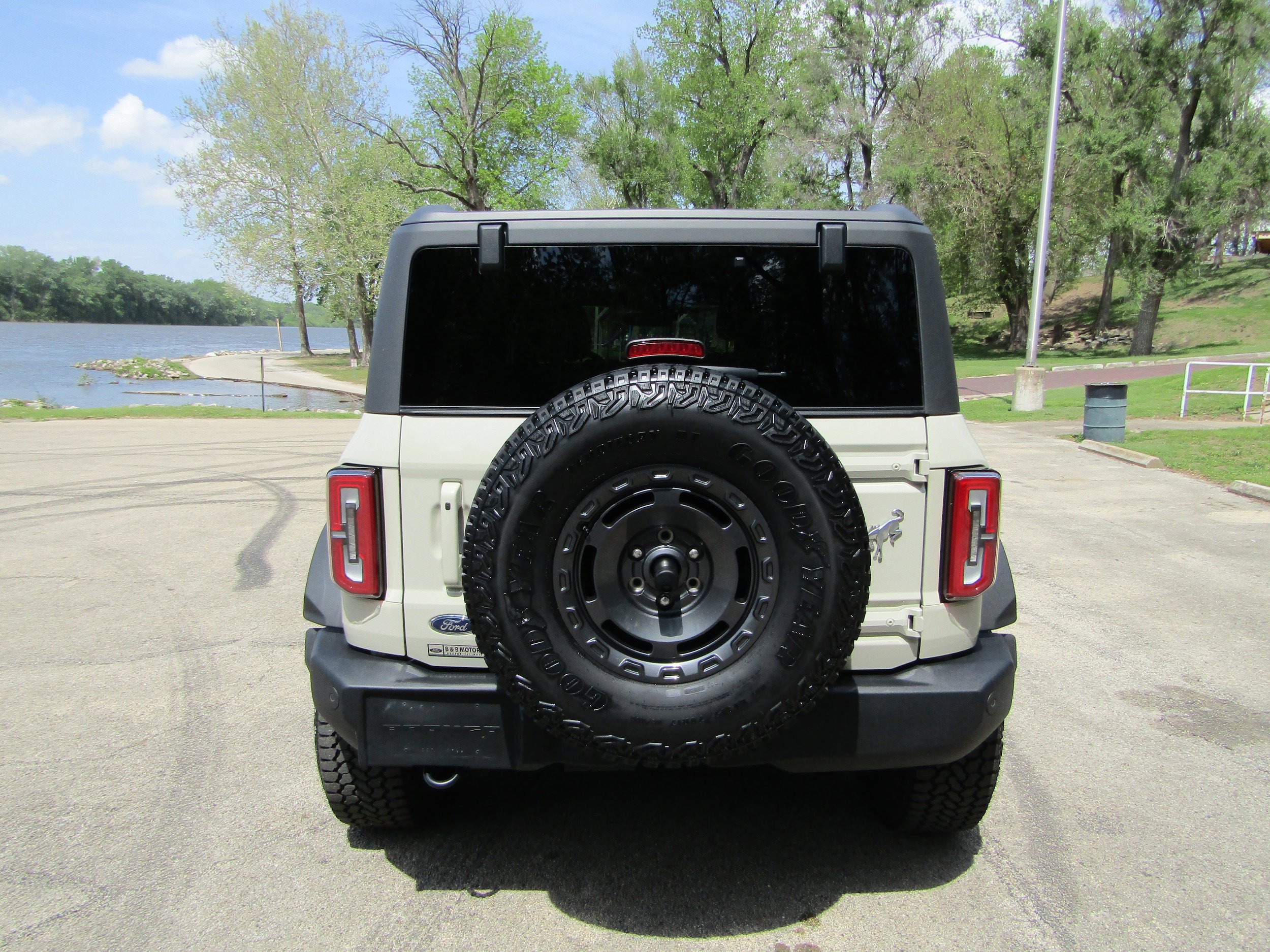 Used 2025 Ford Bronco Outer Banks w/ Sasquatch Package AWD/4WD image 3