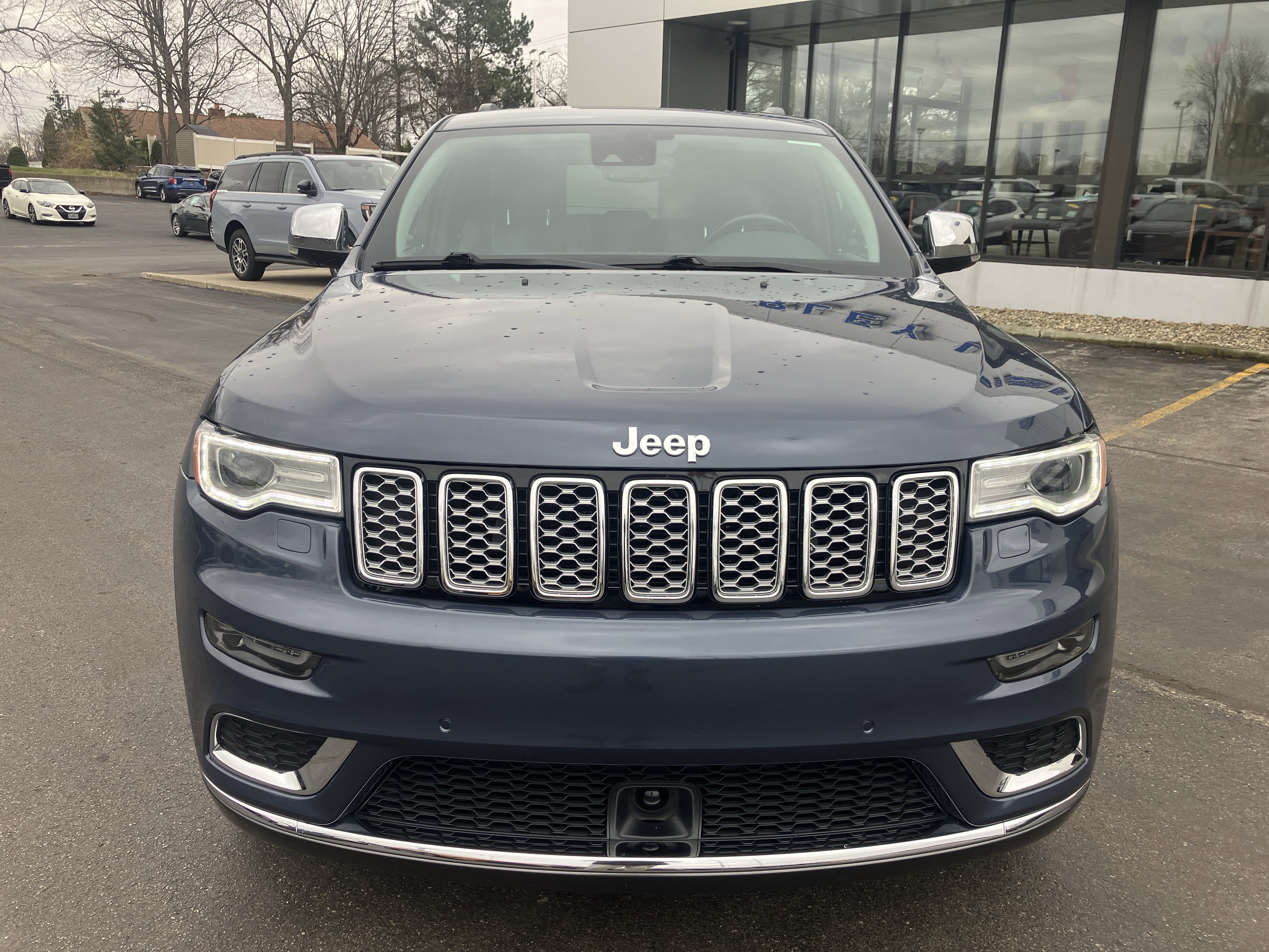 Used 2019 Jeep Grand Cherokee Summit image 2