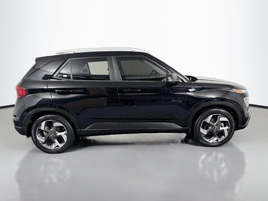 Used 2023 Hyundai Venue SEL FWD image 4