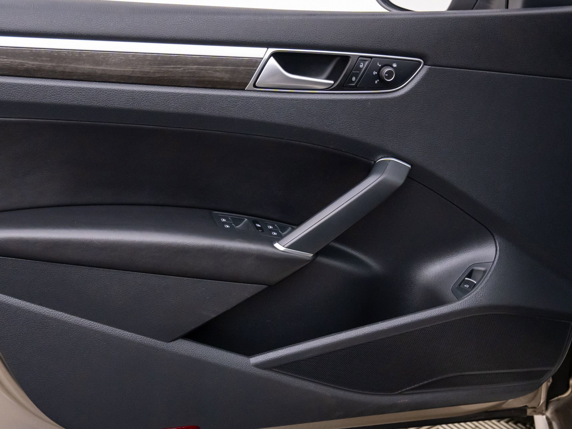 Used 2016 Volkswagen Passat 1.8T SE image 12