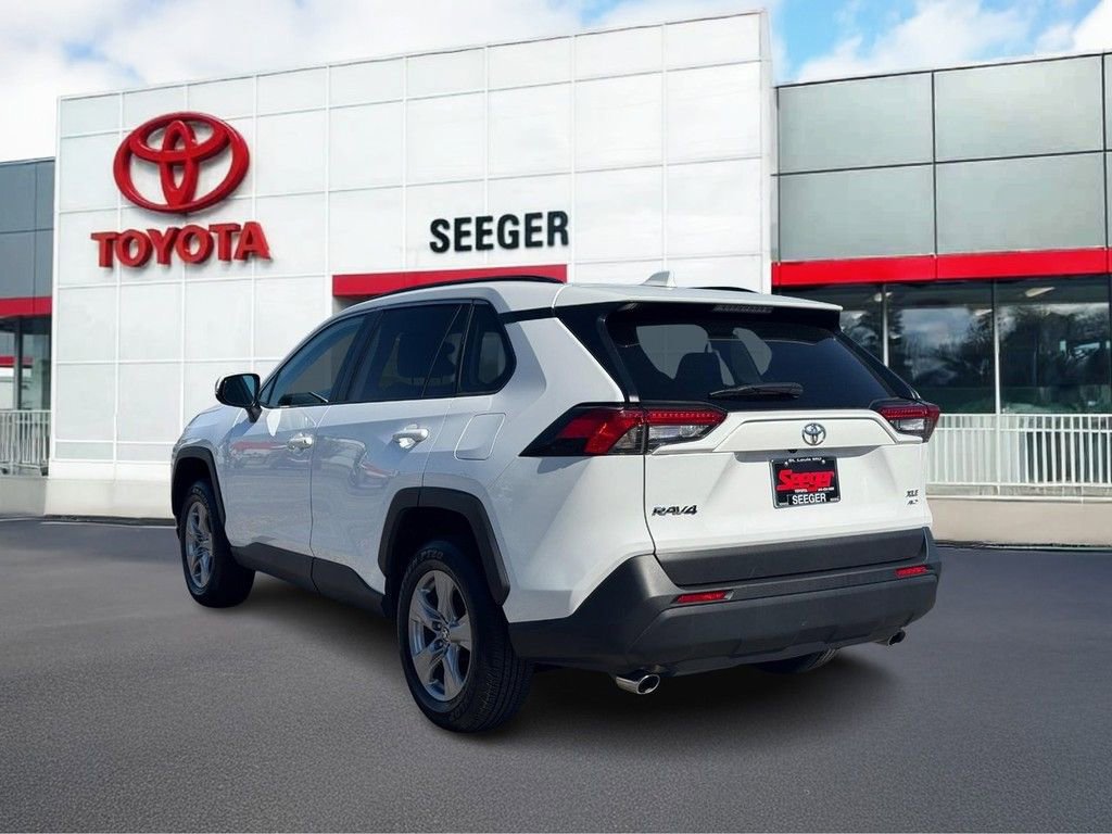 Used 2025 Toyota RAV4 XLE AWD/4WD image 7