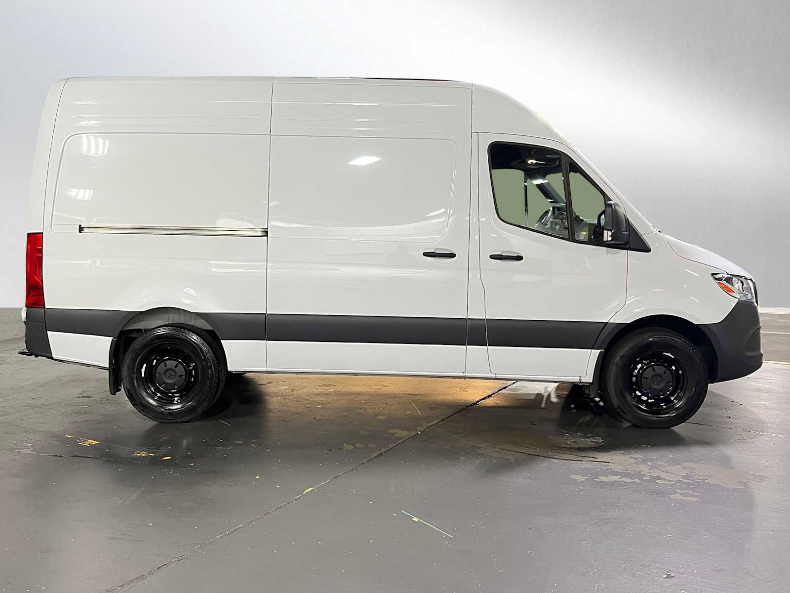Used 2025 Mercedes-Benz Sprinter 2500 image 2