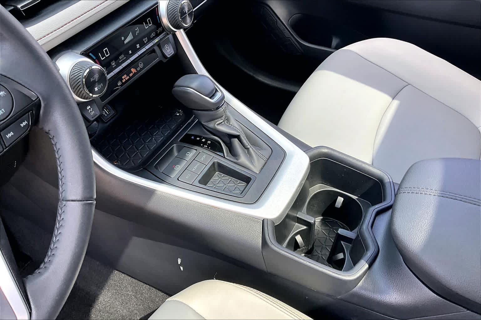 Used 2024 Toyota RAV4 XLE Premium FWD image 33