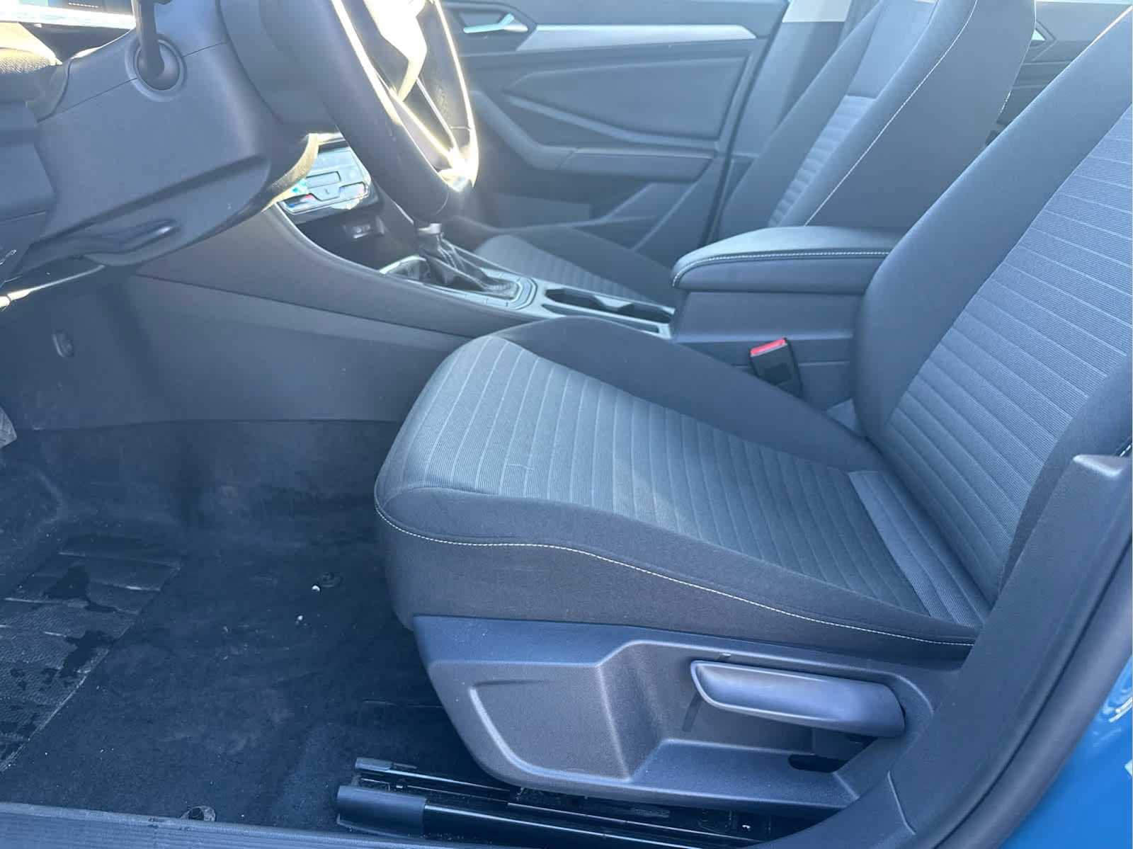 Used 2025 Volkswagen Jetta S image 31