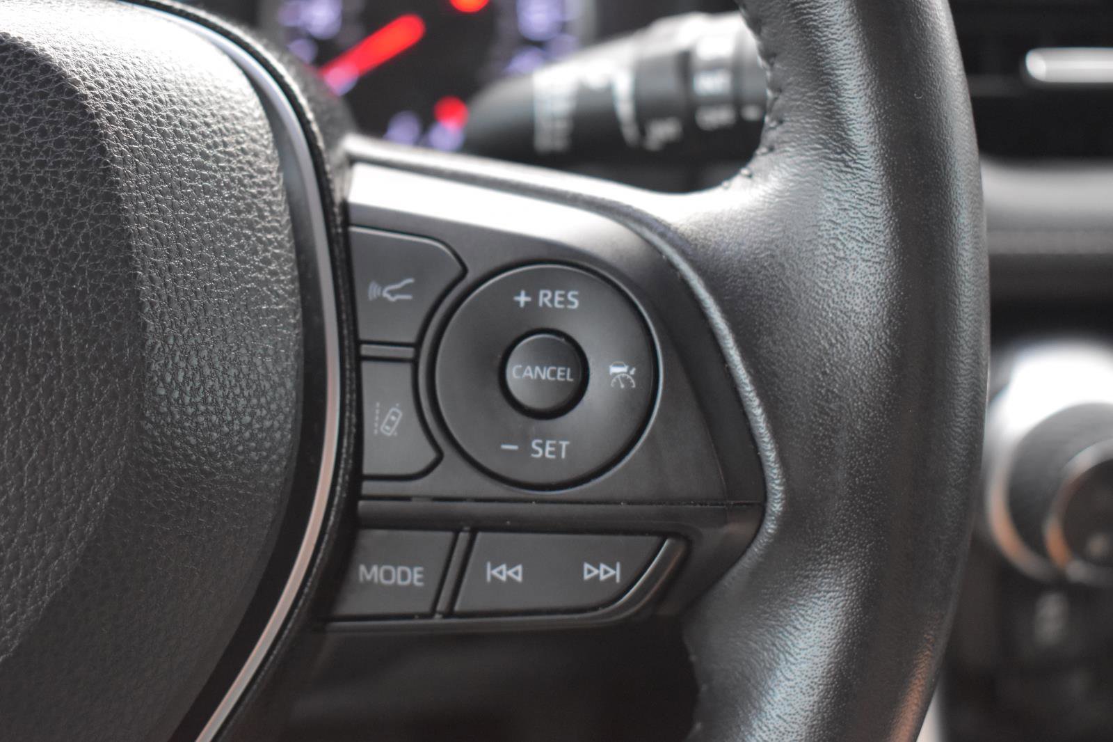 Used 2020 Toyota RAV4 XLE Premium FWD image 37