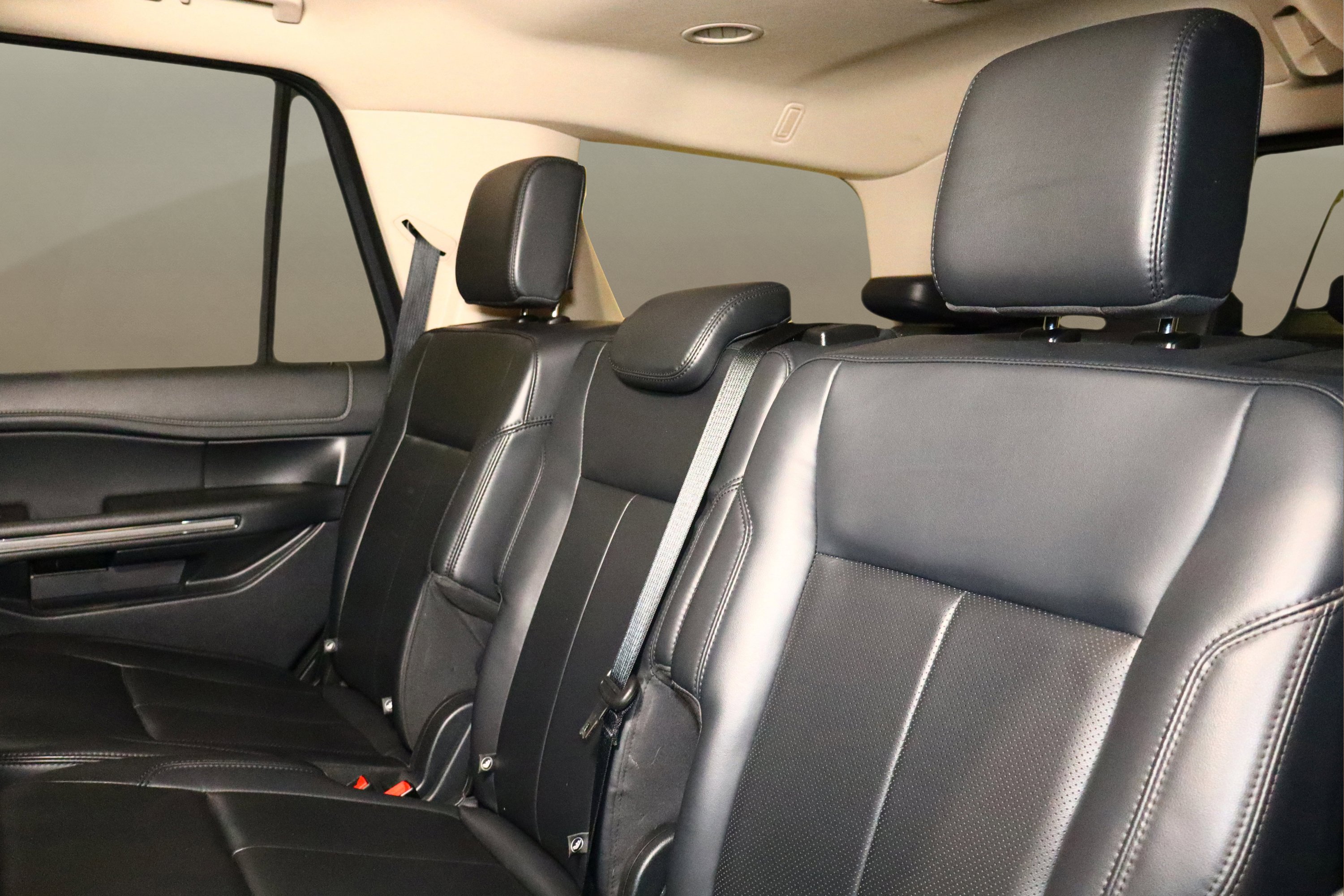 Used 2024 Ford Expedition XLT image 16