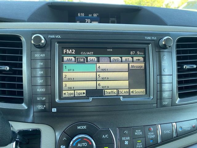 Used 2011 Toyota Sienna XLE w/ Premium Pkg FWD image 18