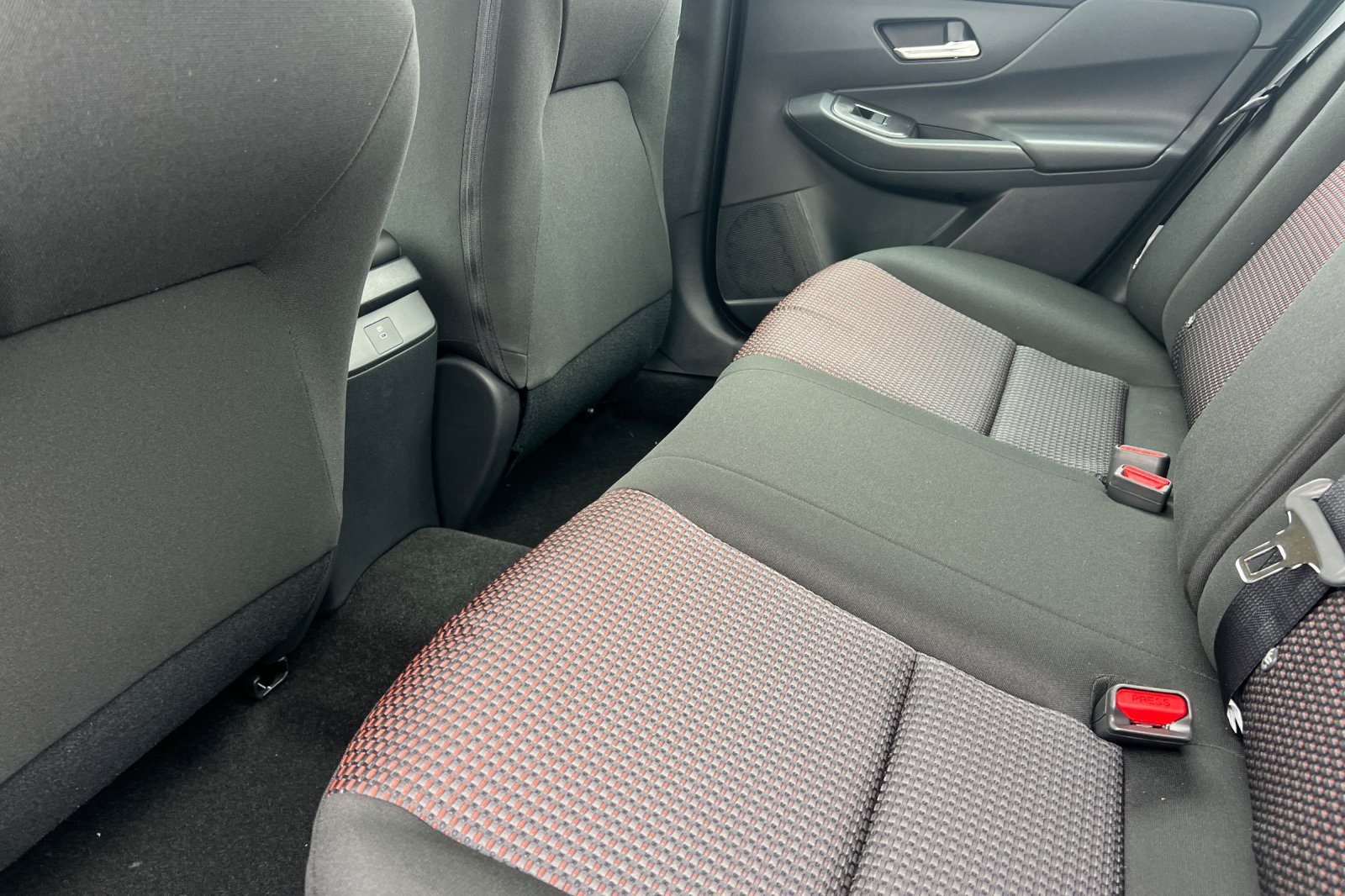 New 2027 Nissan Sentra SR w/ Floor Mat Package FWD image 9