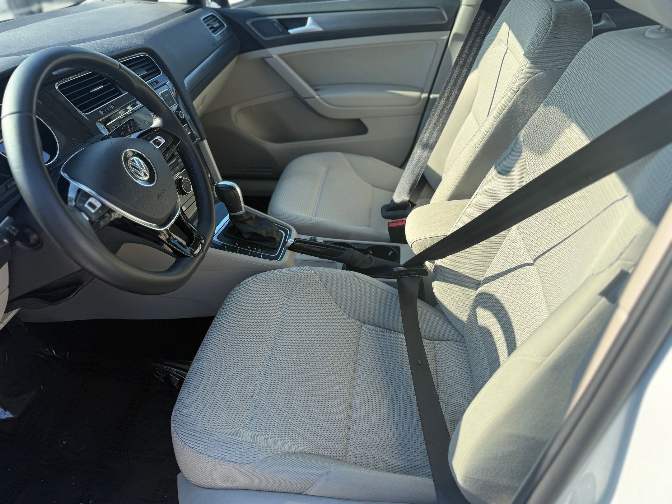 Used 2018 Volkswagen Golf S image 4