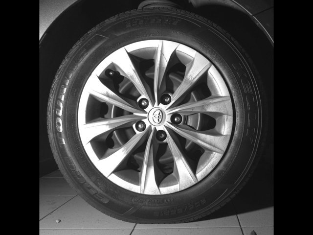 Used 2017 Toyota Camry LE image 9