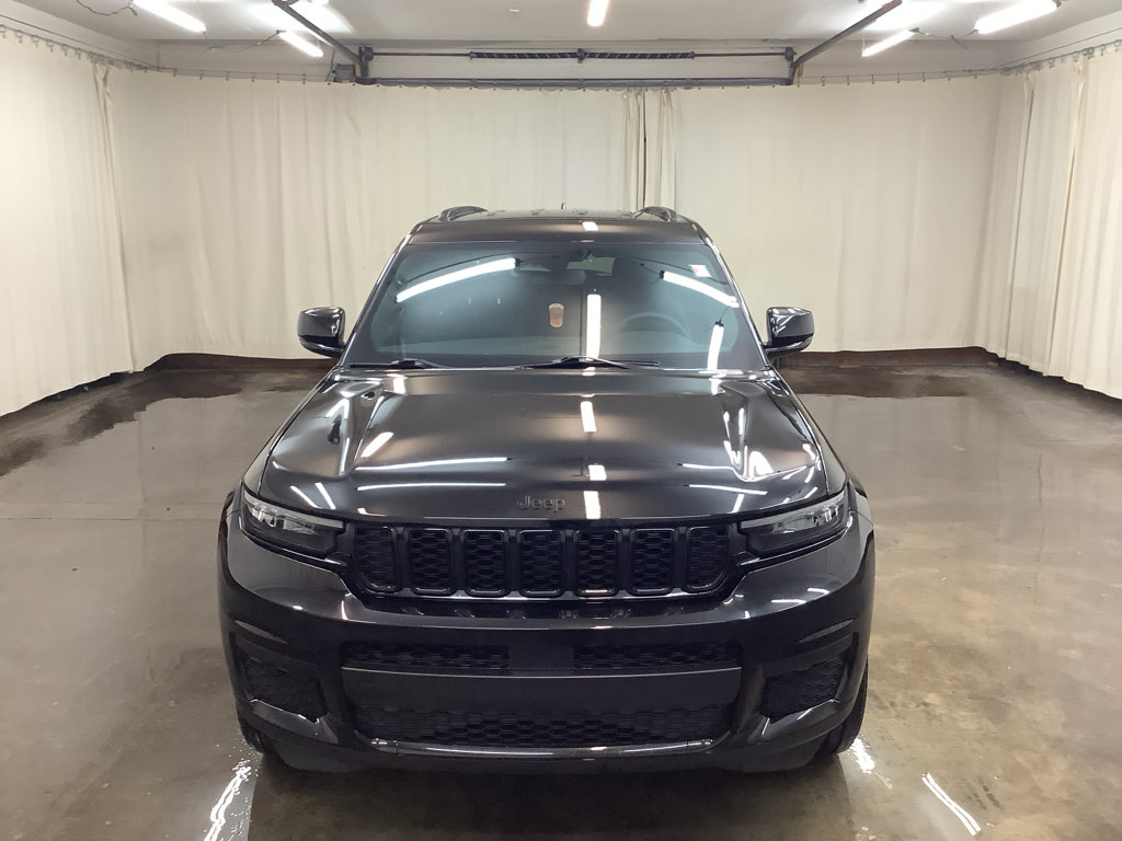 Used 2023 Jeep Grand Cherokee L Laredo image 3