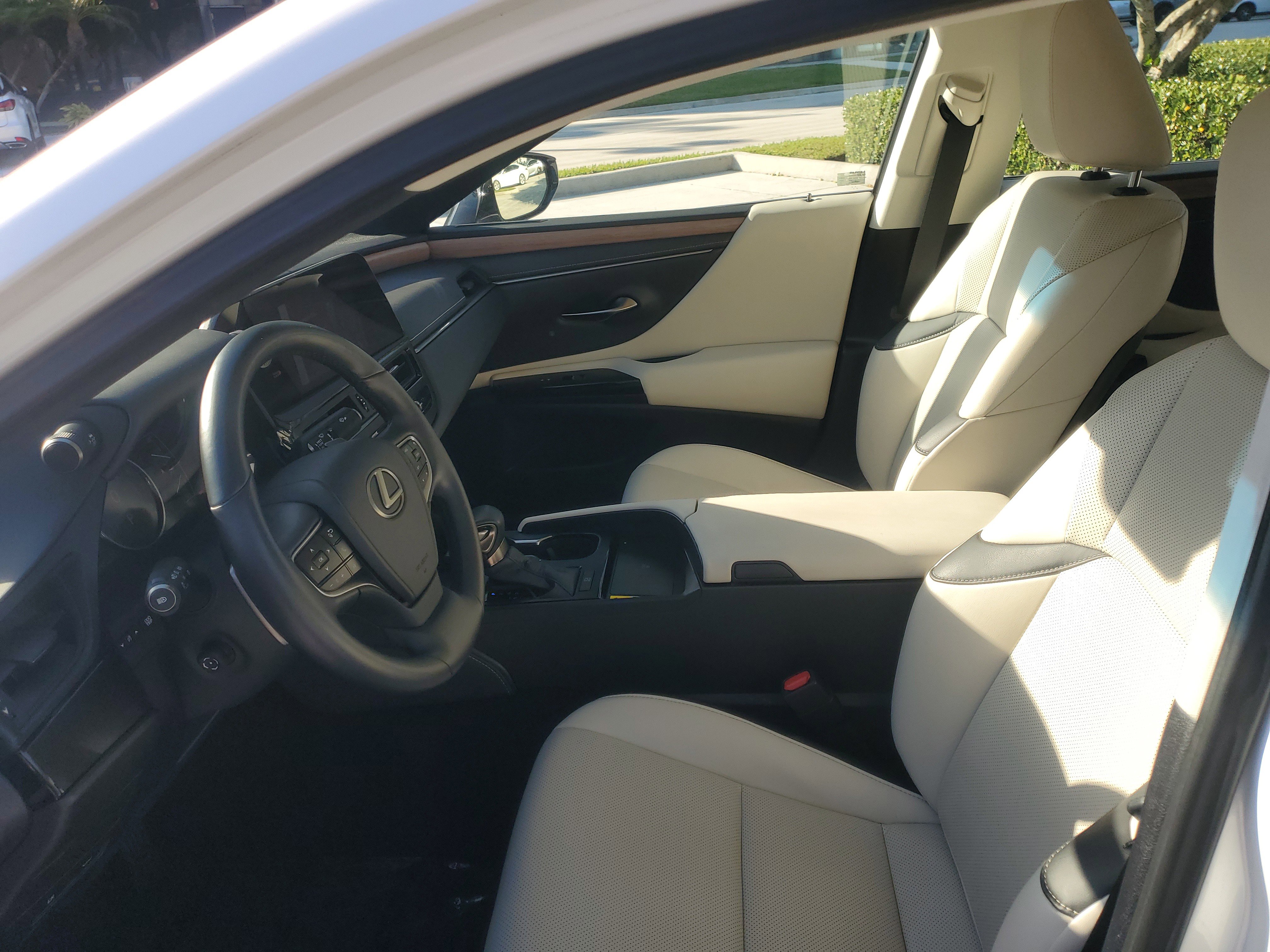 Used 2025 Lexus ES 350 w/ Premium Package image 19