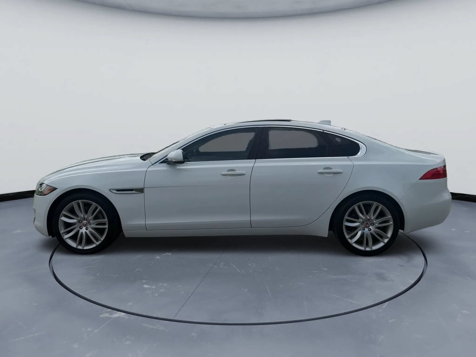 Used 2017 Jaguar XF Prestige RWD image 8