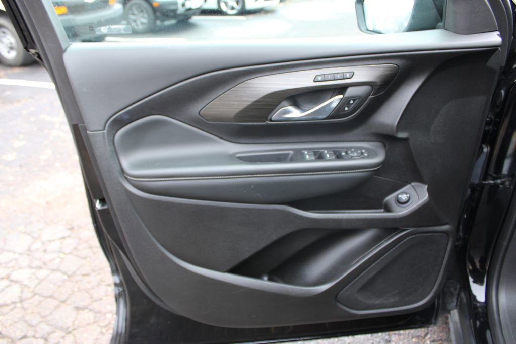 Used 2024 GMC Terrain SLT image 17