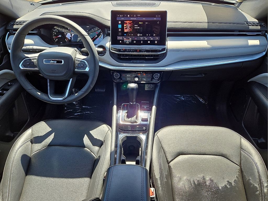 Used 2025 Jeep Compass Limited image 17