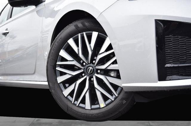 New 2025 Nissan Altima 2.5 SV image 3