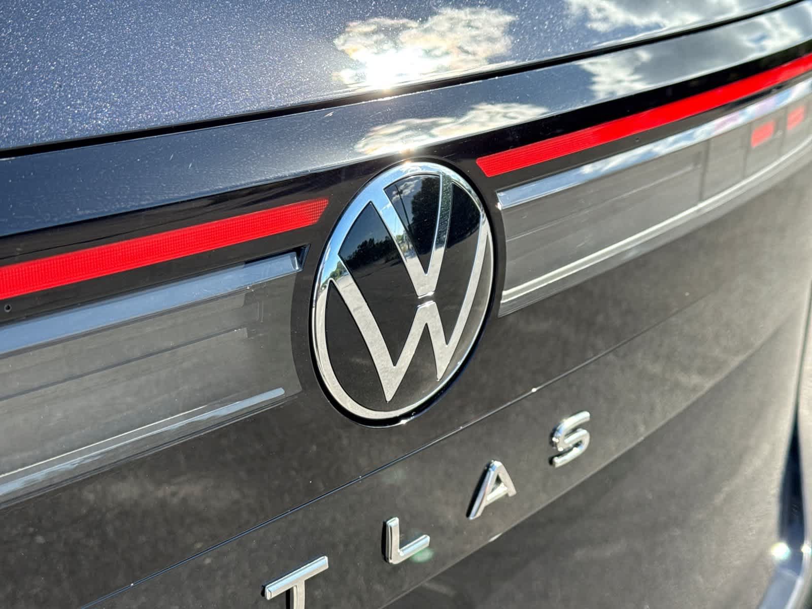 New 2027 Volkswagen Atlas SE FWD image 18