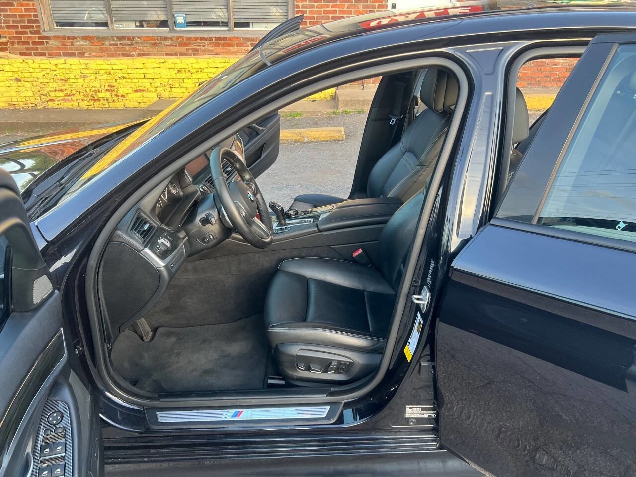 Used 2015 BMW 550i Sedan image 10