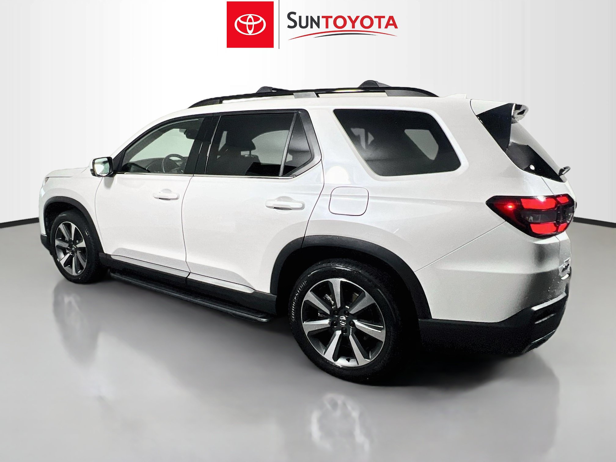 Used 2025 Honda Pilot Elite image 6