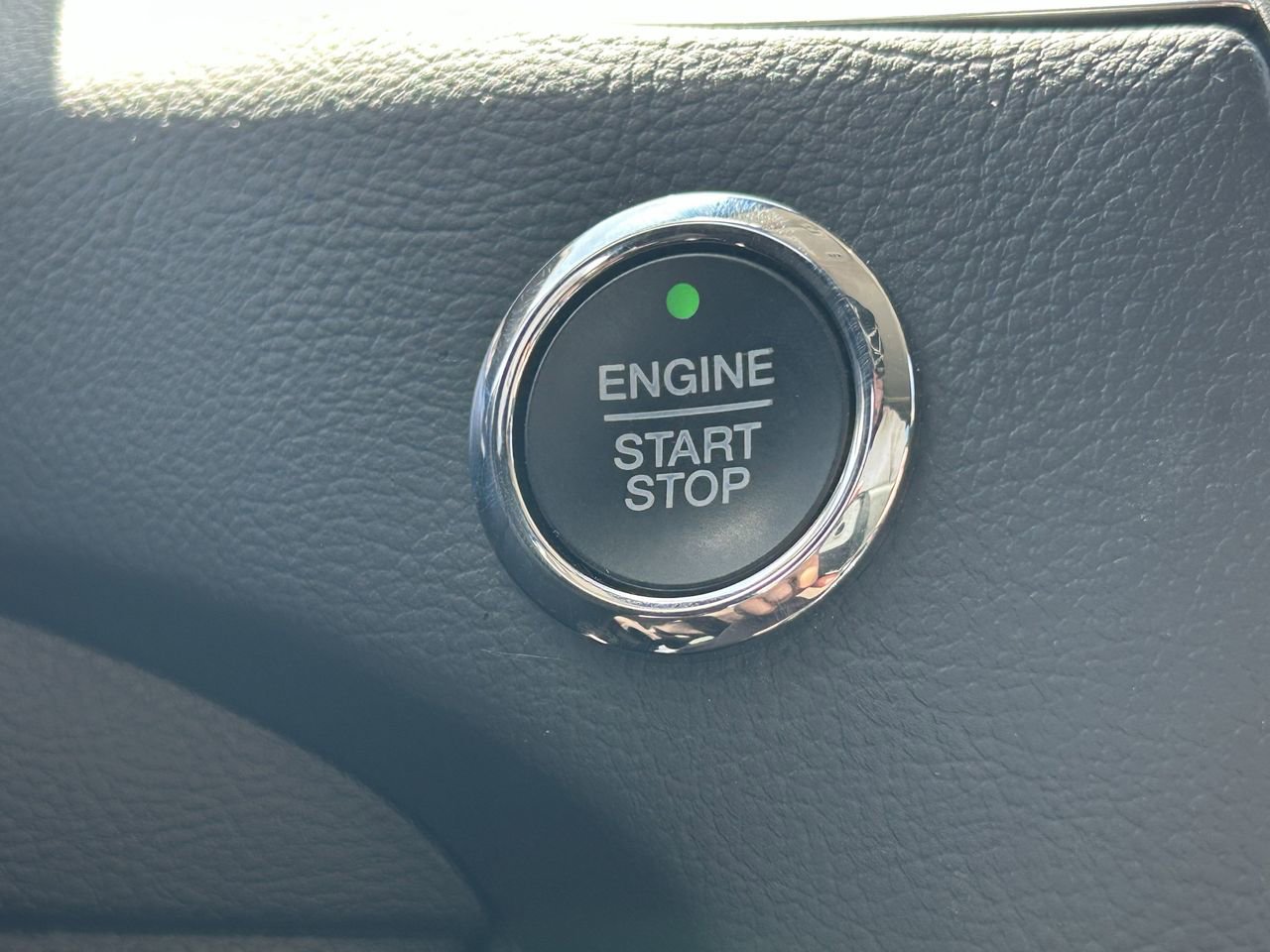 Used 2019 Ford Edge Titanium w/ Equipment Group 301A FWD image 9