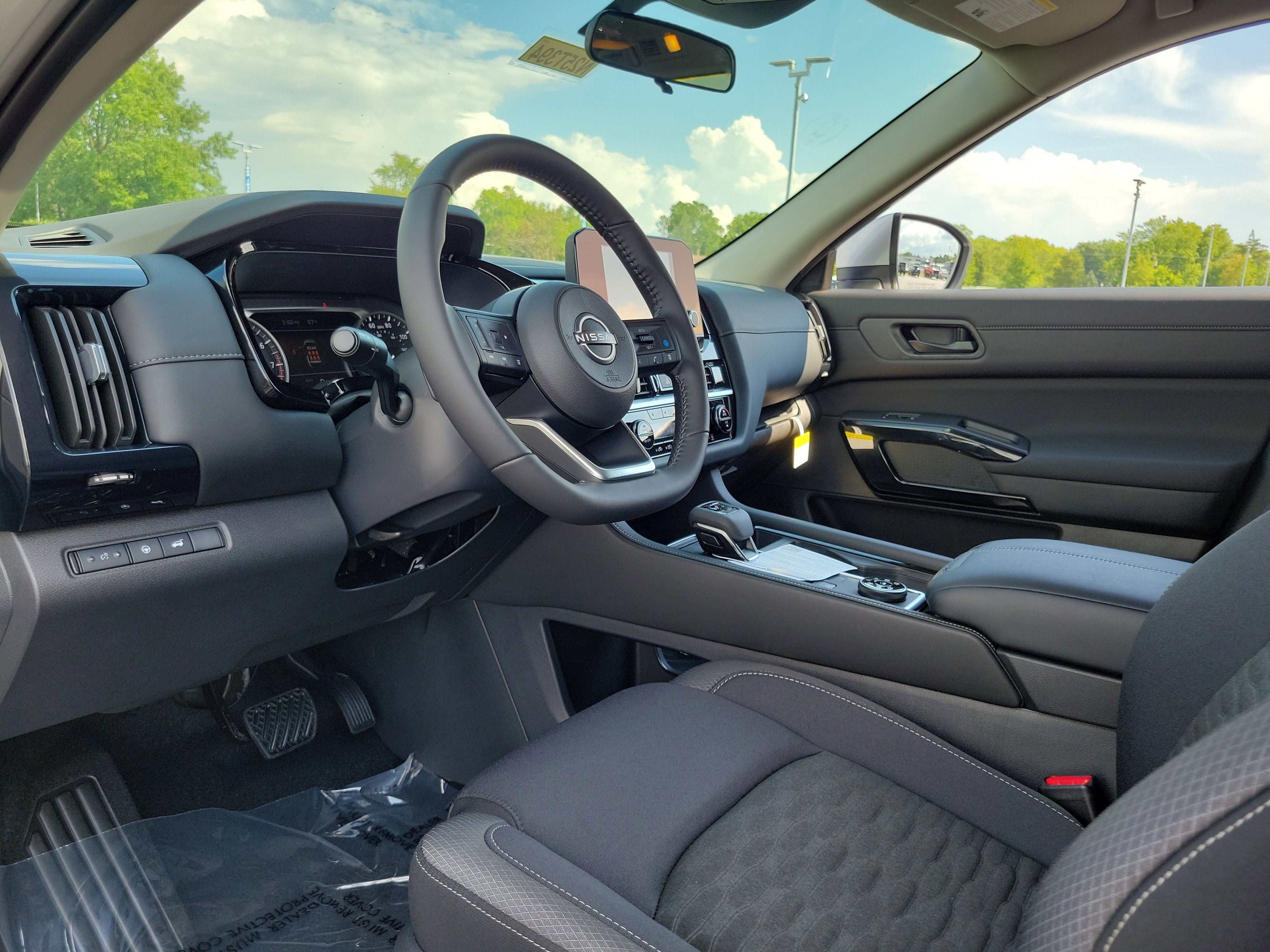 Used 2025 Nissan Pathfinder SV image 19