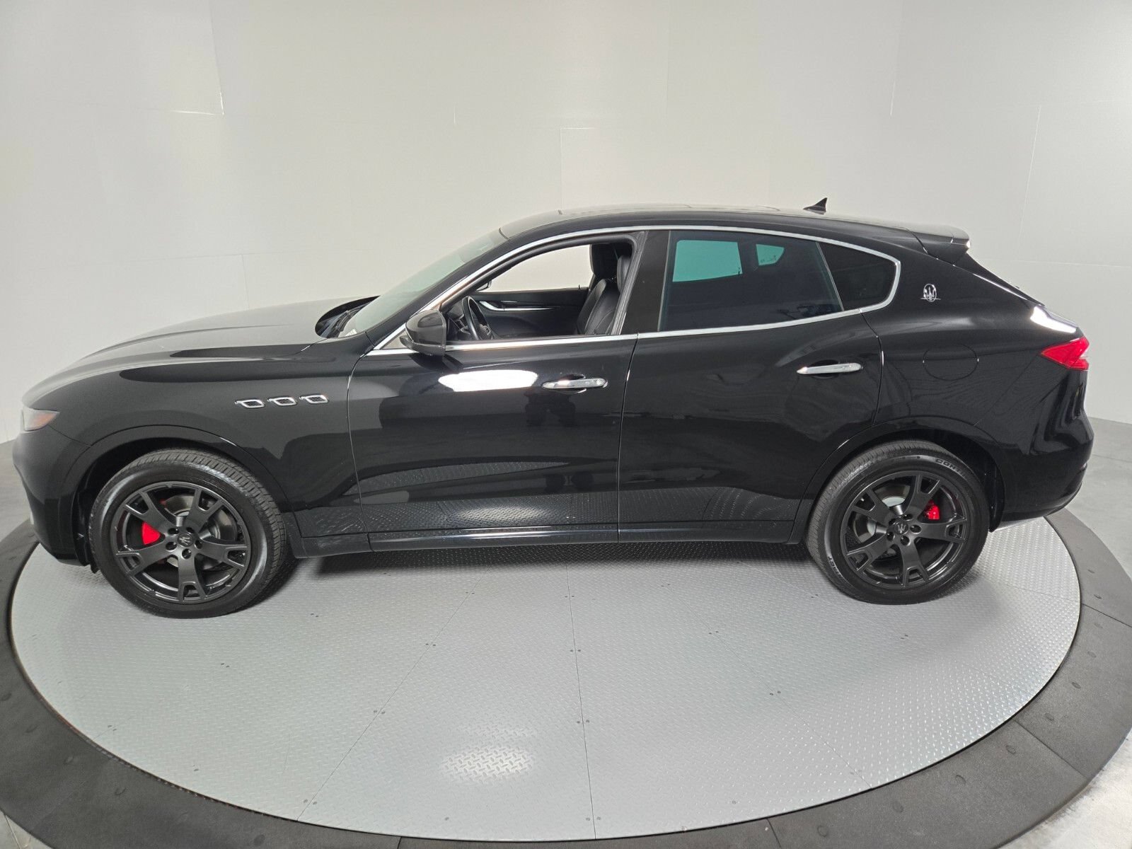 Used 2019 Maserati Levante AWD/4WD image 32