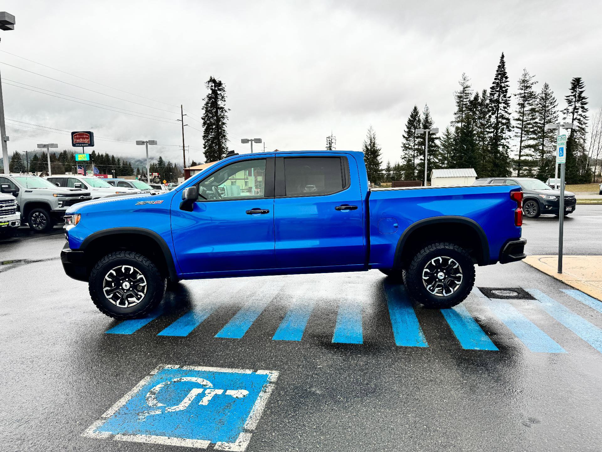 Used 2022 Chevrolet Silverado 1500 ZR2 w/ Technology Package image 4