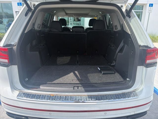Used 2023 Volkswagen Atlas SEL R-Line AWD/4WD image 11