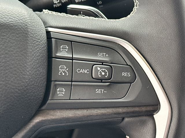 Certified 2025 Jeep Grand Cherokee Limited w/ MOPAR Finishing Package AWD/4WD image 31