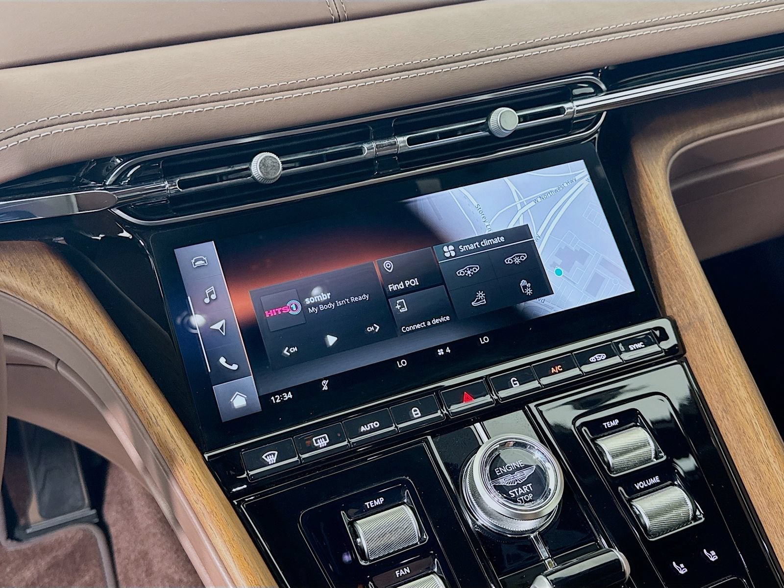 Used 2024 Aston Martin DB12 Coupe RWD image 13