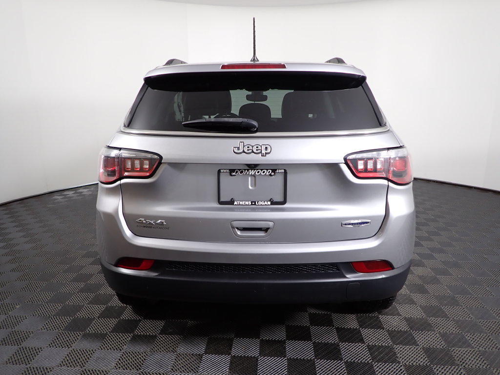 Used 2018 Jeep Compass Latitude w/ Cold Weather Group AWD/4WD image 13