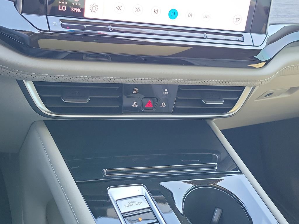 Used 2024 Volkswagen Atlas SEL Premium R-Line image 16