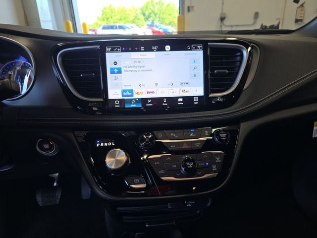 New 2027 Chrysler Pacifica Select AWD/4WD image 22