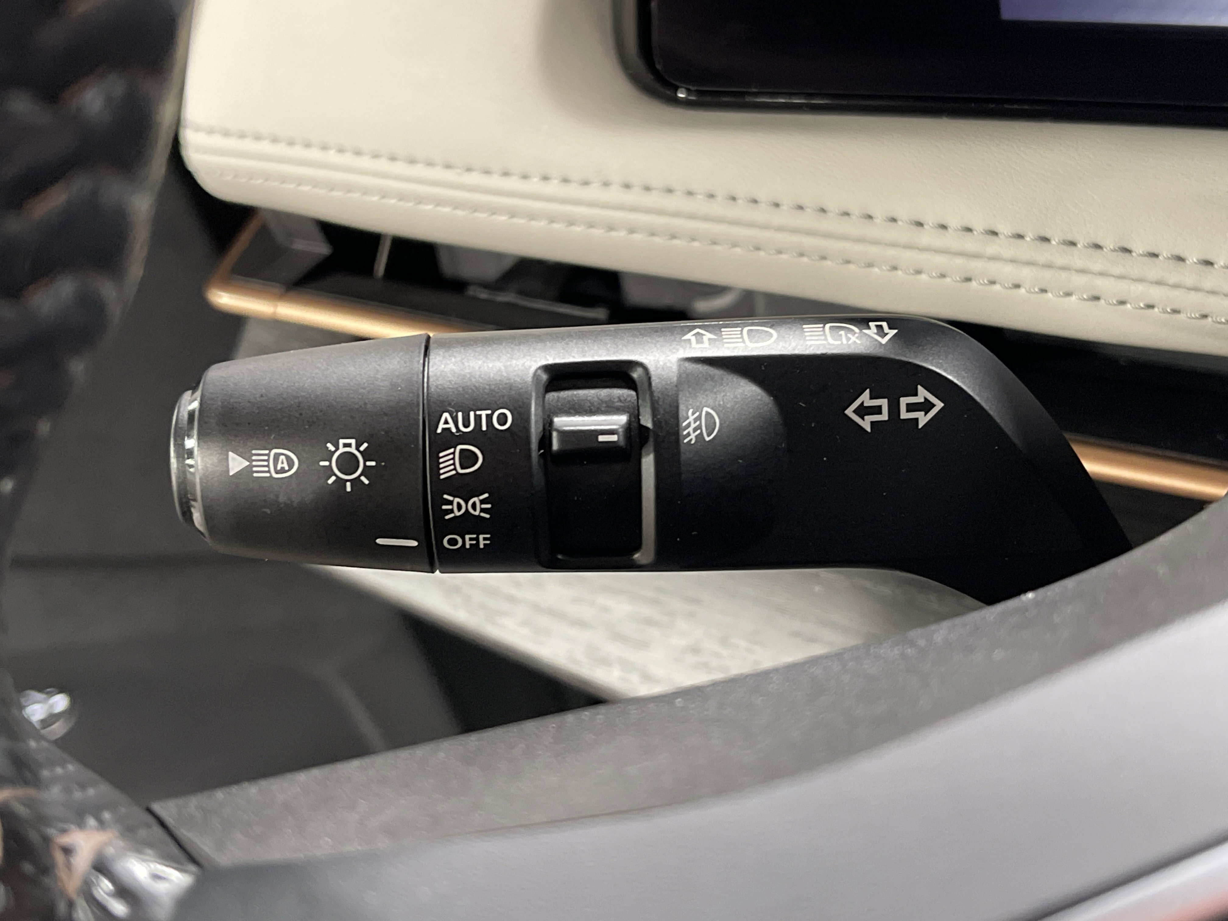 Used 2023 Nissan Ariya AWD image 21