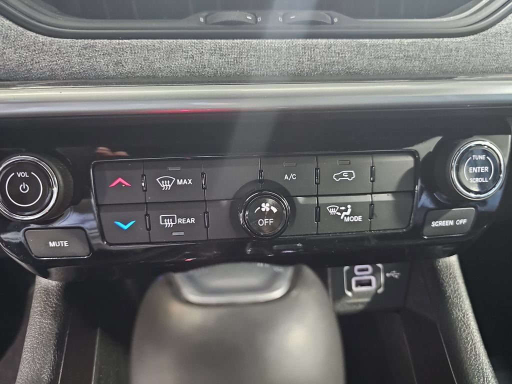Used 2024 Jeep Compass Latitude AWD/4WD image 20