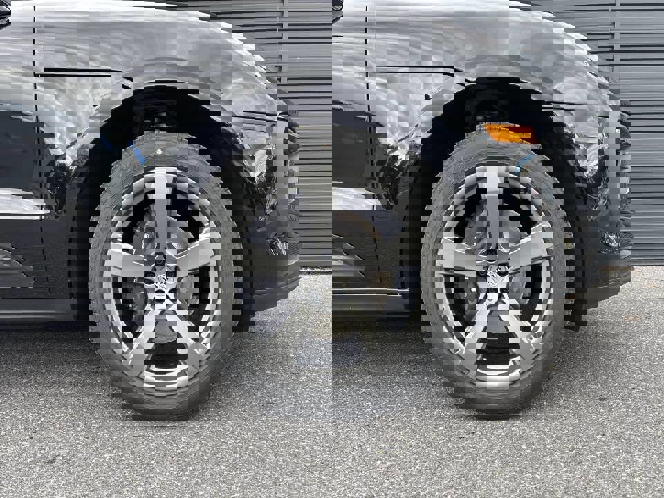 Certified 2026 Porsche Macan image 7