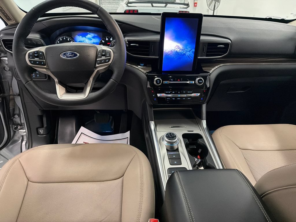 Used 2024 Ford Explorer Limited w/ Limited Technology Package RWD image 14