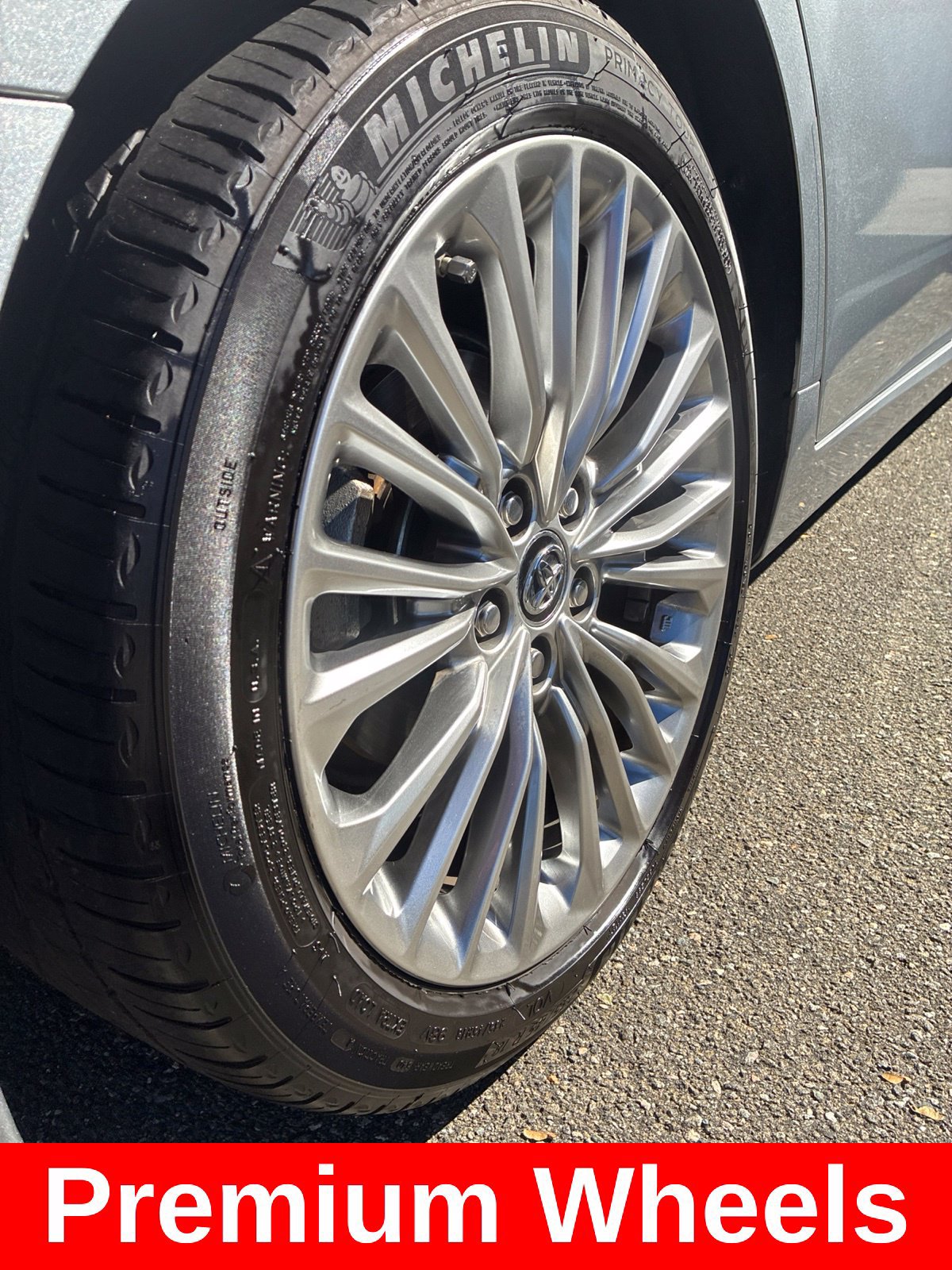 Used 2019 Toyota Avalon Limited FWD image 11